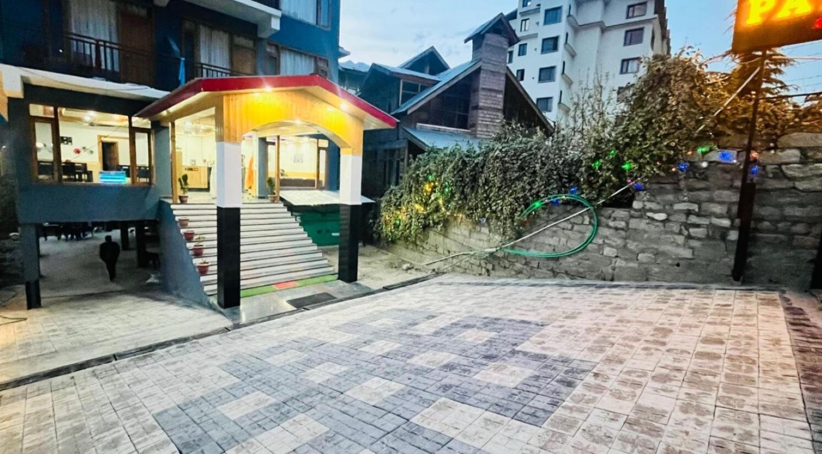 Hotel Sakura Palace 마날리 외부 사진
